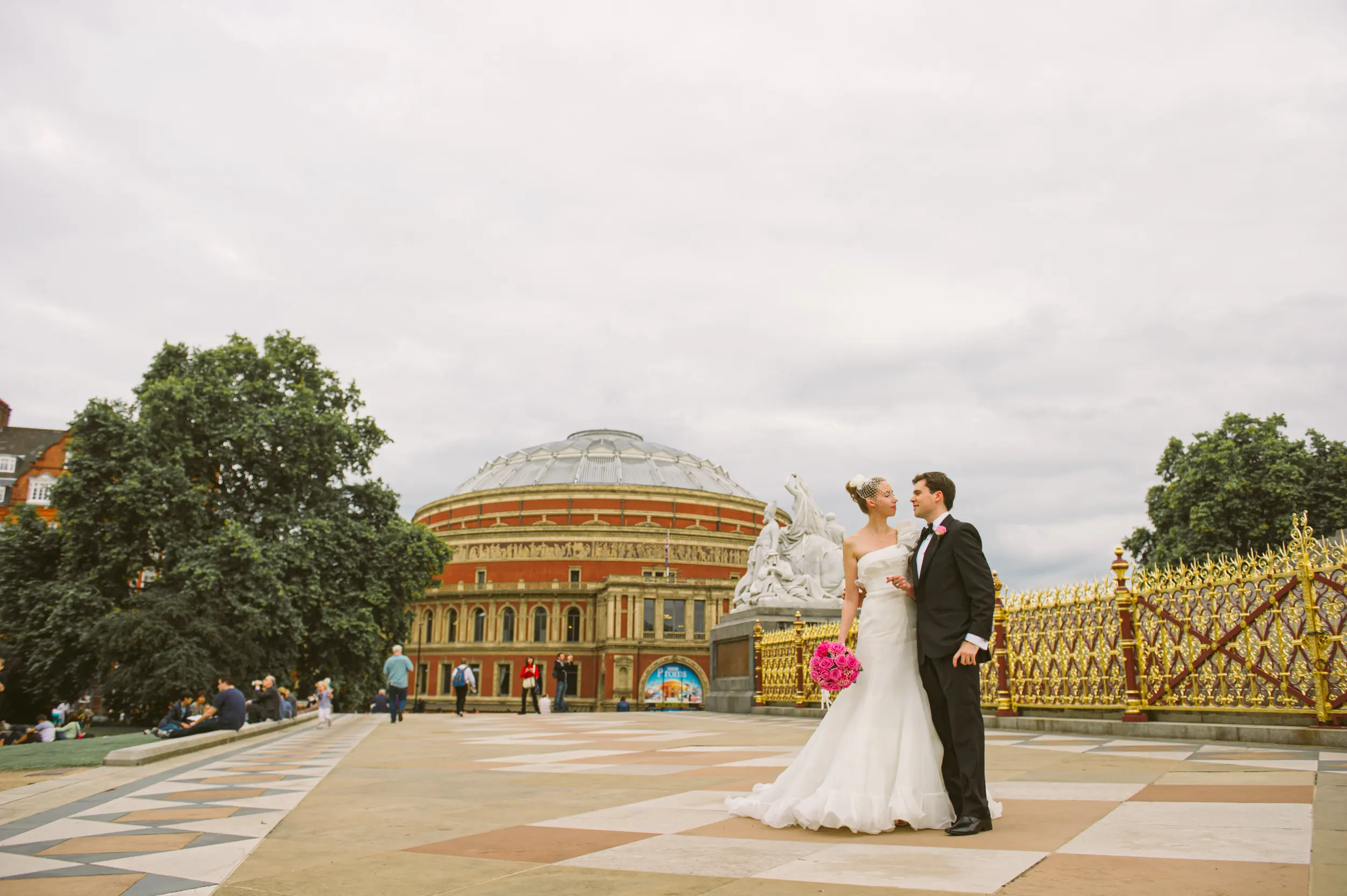 London portrait from Fiona and Ben’s Mandarin Oriental London wedding