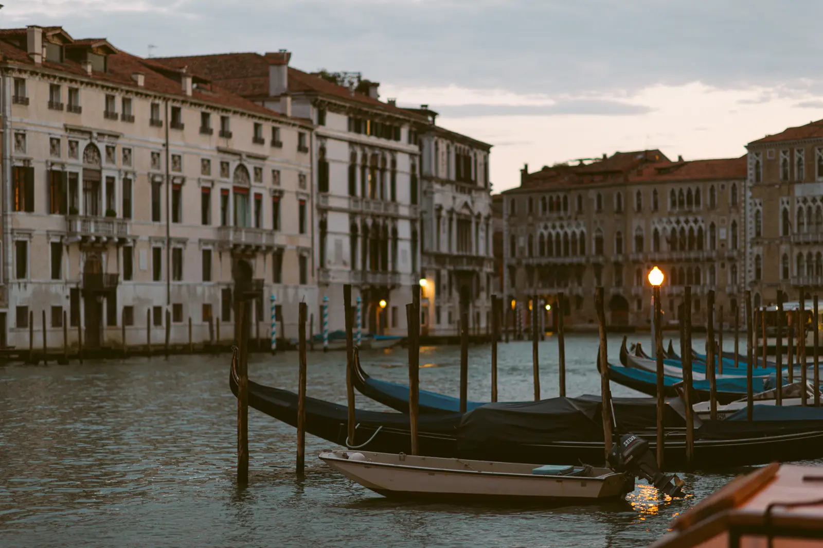 Palazzo Pisani Moretta wedding photography in Venice by Janis Ratnieks
